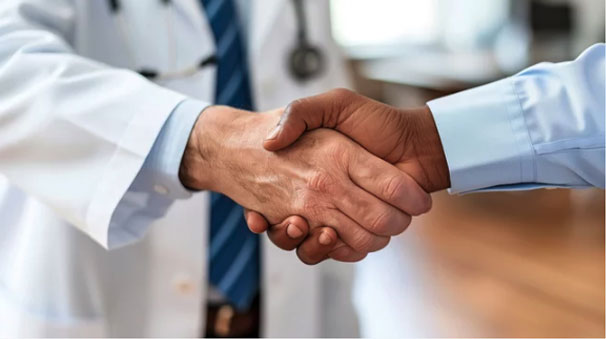 image_surgeons_handshaking Image of surgeons shaking hands with business